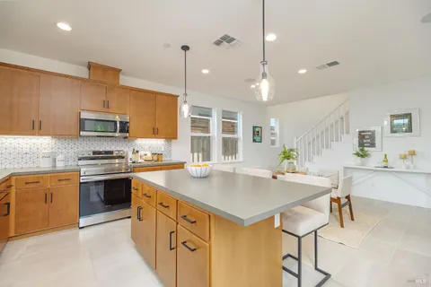 $865,000 | 1201 Del Rancho Way, Petaluma, CA 94954
