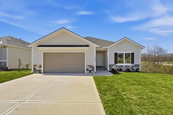 $535,000 | 10022 North Oakland Avenue, Kansas City, MO 64157