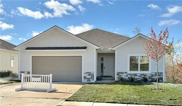 $540,000 | 10022 North Oakland Avenue, Kansas City, MO 64157