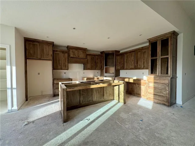 $535,000 | 10022 North Oakland Avenue, Kansas City, MO 64157