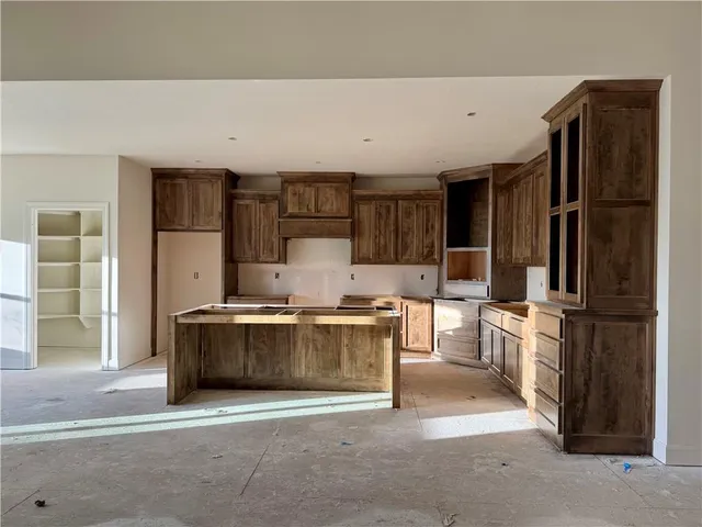 $535,000 | 10022 North Oakland Avenue, Kansas City, MO 64157