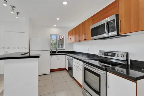 $209,999 | 3050 Northeast 5th Terrace, Unit 13, Wilton Manors, FL 33334