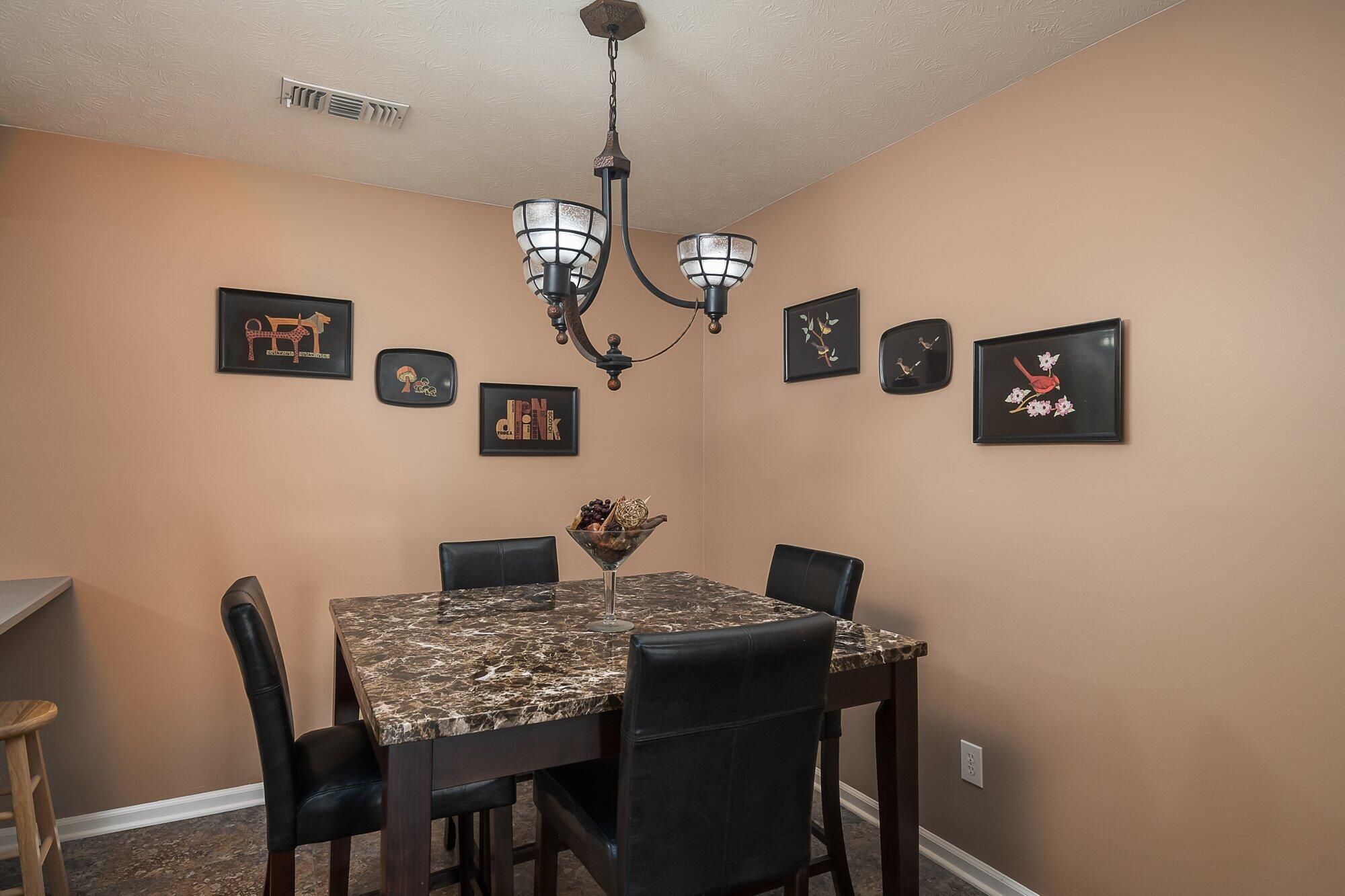 409 Ryne Court Versailles, KY 40383 - Photo 6 of 24 409_ryne_ct_8_8_23-006.jpg-SMALL