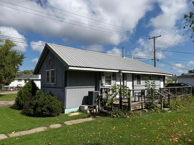 $159,900 | 712 Vine Street, Wisconsin Dells, WI 53965