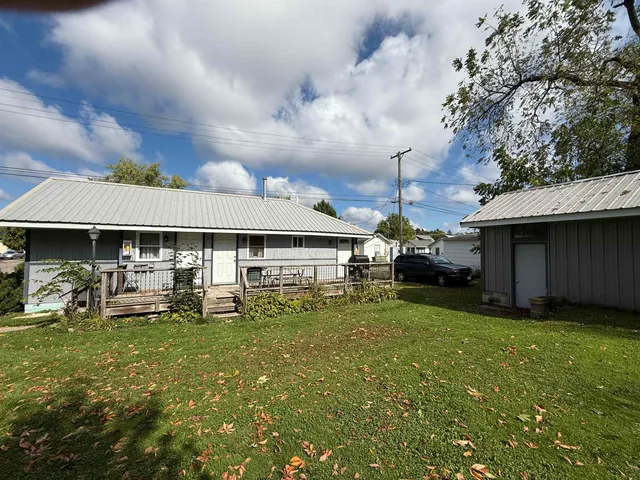 $159,900 | 712 Vine Street, Wisconsin Dells, WI 53965