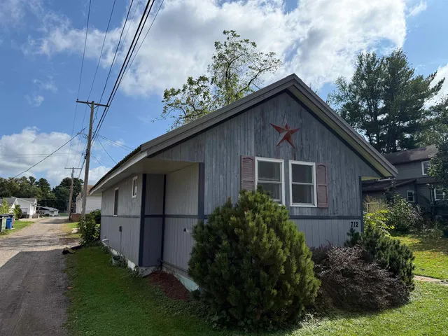 $159,900 | 712 Vine Street, Wisconsin Dells, WI 53965