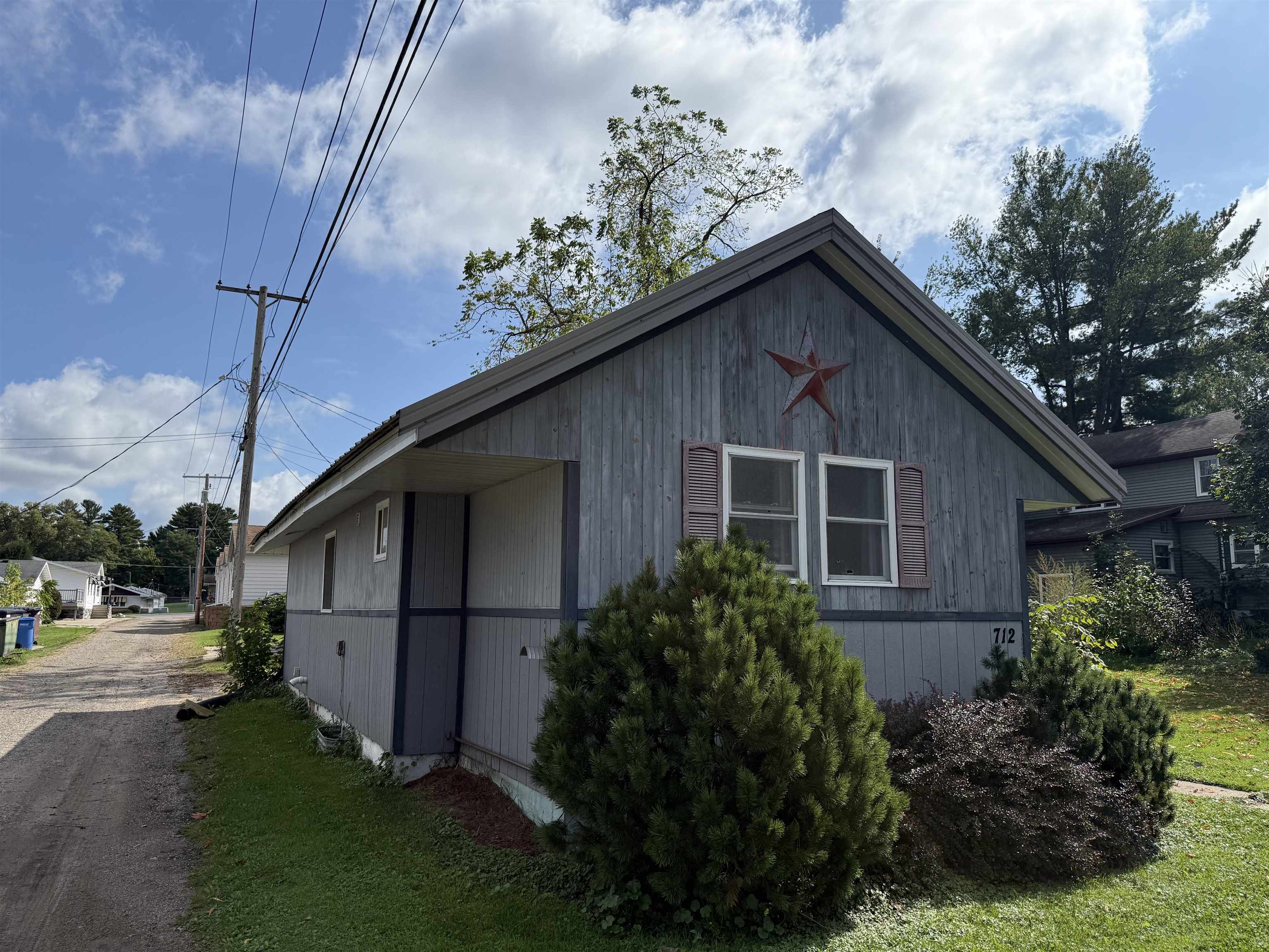 712 Vine Street Wisconsin Dells, WI 53965 - Photo 2 of 27