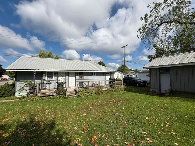 $159,900 | 712 Vine Street, Wisconsin Dells, WI 53965