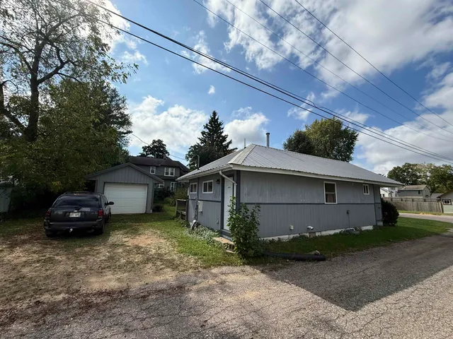 $159,900 | 712 Vine Street, Wisconsin Dells, WI 53965