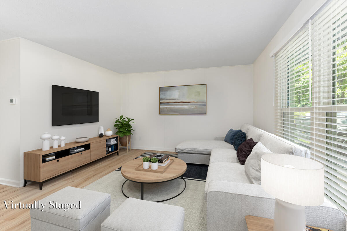 86 7 Mile Road Northeast Comstock Park, MI 49321 - Photo 13 of 21 LivingRoom_301