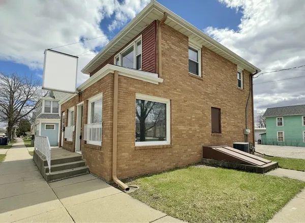 $209,900 | 1321 West Court Street, Janesville, WI 53548
