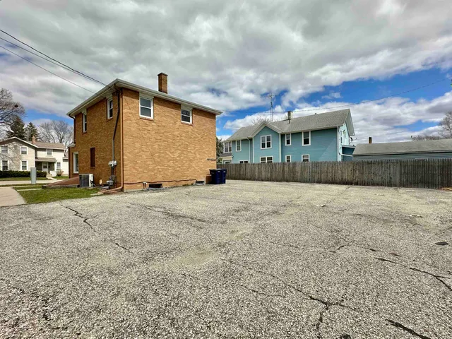 $219,900 | 1321 West Court Street, Janesville, WI 53548