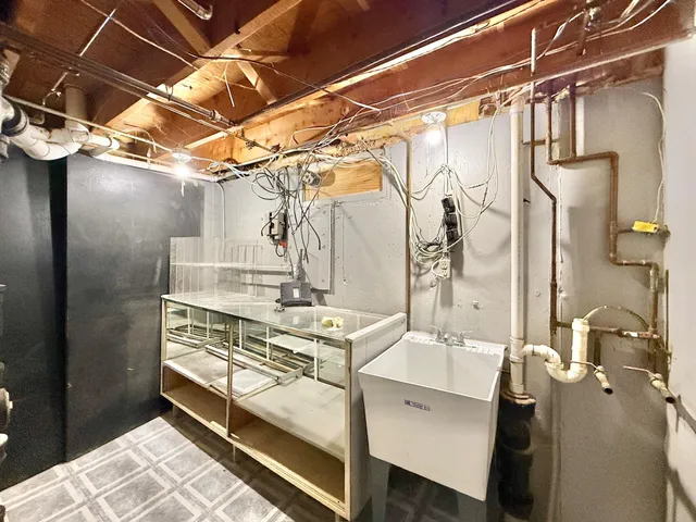 $219,900 | 1321 West Court Street, Janesville, WI 53548