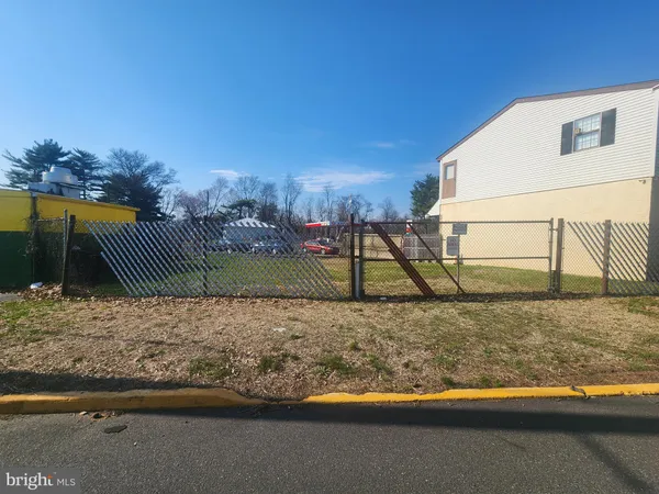 a view of a back yard of the house