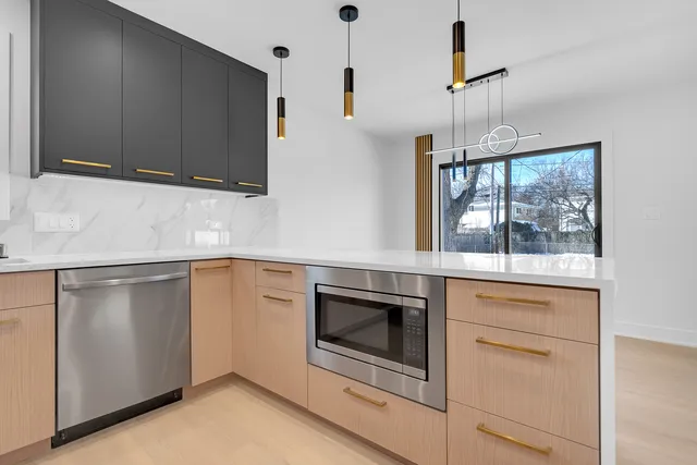 $680,000 | 1408 North Burning Bush Lane, Mount Prospect, IL 60056