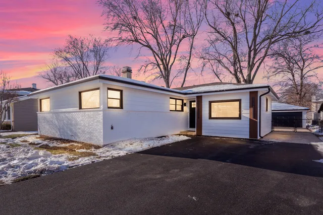 $680,000 | 1408 North Burning Bush Lane, Mount Prospect, IL 60056