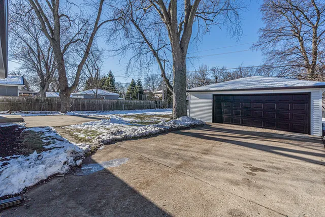 $680,000 | 1408 North Burning Bush Lane, Mount Prospect, IL 60056