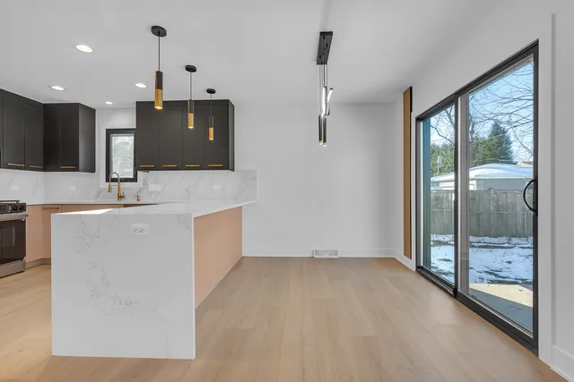 $680,000 | 1408 North Burning Bush Lane, Mount Prospect, IL 60056