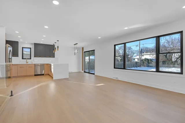 $680,000 | 1408 North Burning Bush Lane, Mount Prospect, IL 60056