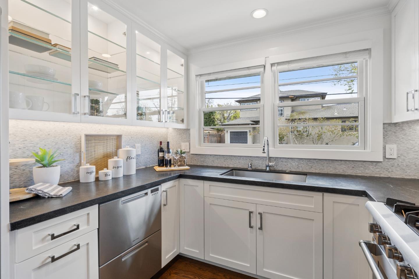 340 Bloomfield Road Burlingame, CA 94010 - Photo 11 of 34 Gallery Image 11