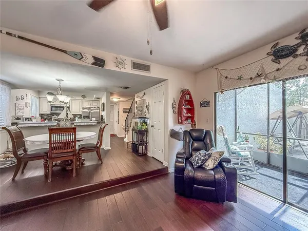 a view of entryway and hall