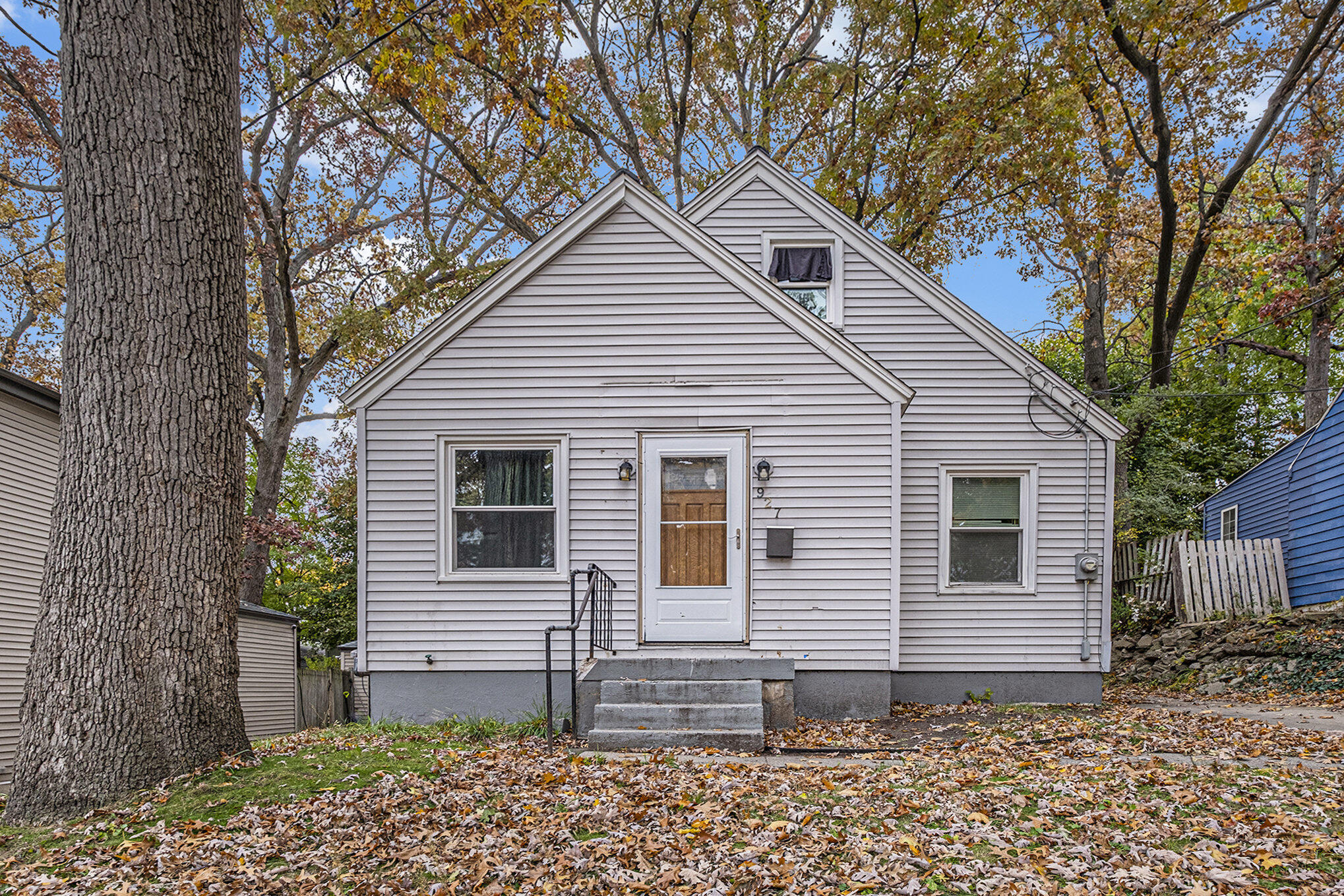 927 Merrifield Street Southeast Grand Rapids, MI 49507 - Photo 2 of 24 003_dscf9544_598