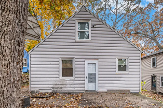 $264,900 | 927 Merrifield Street Southeast, Grand Rapids, MI 49507