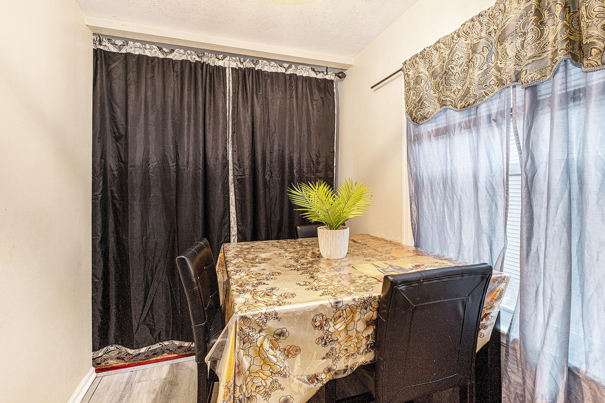 927 Merrifield Street Southeast Grand Rapids, MI 49507 - Photo 5 of 24 006_dscf9524_1