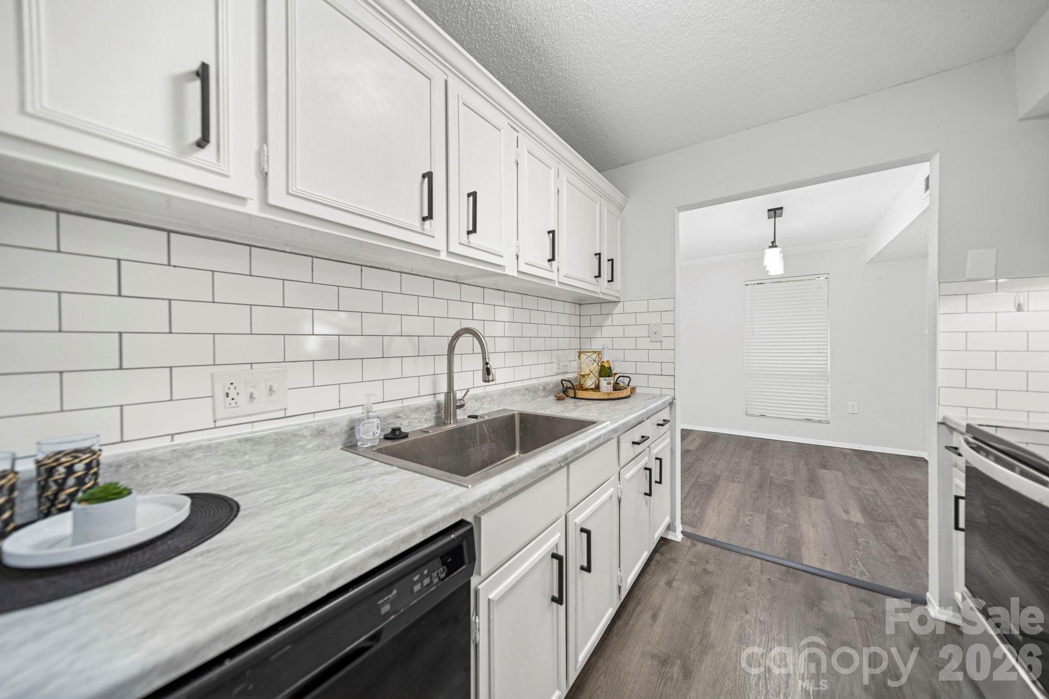 5026 Sardis Road Charlotte, NC 28270 - Photo 2 of 21