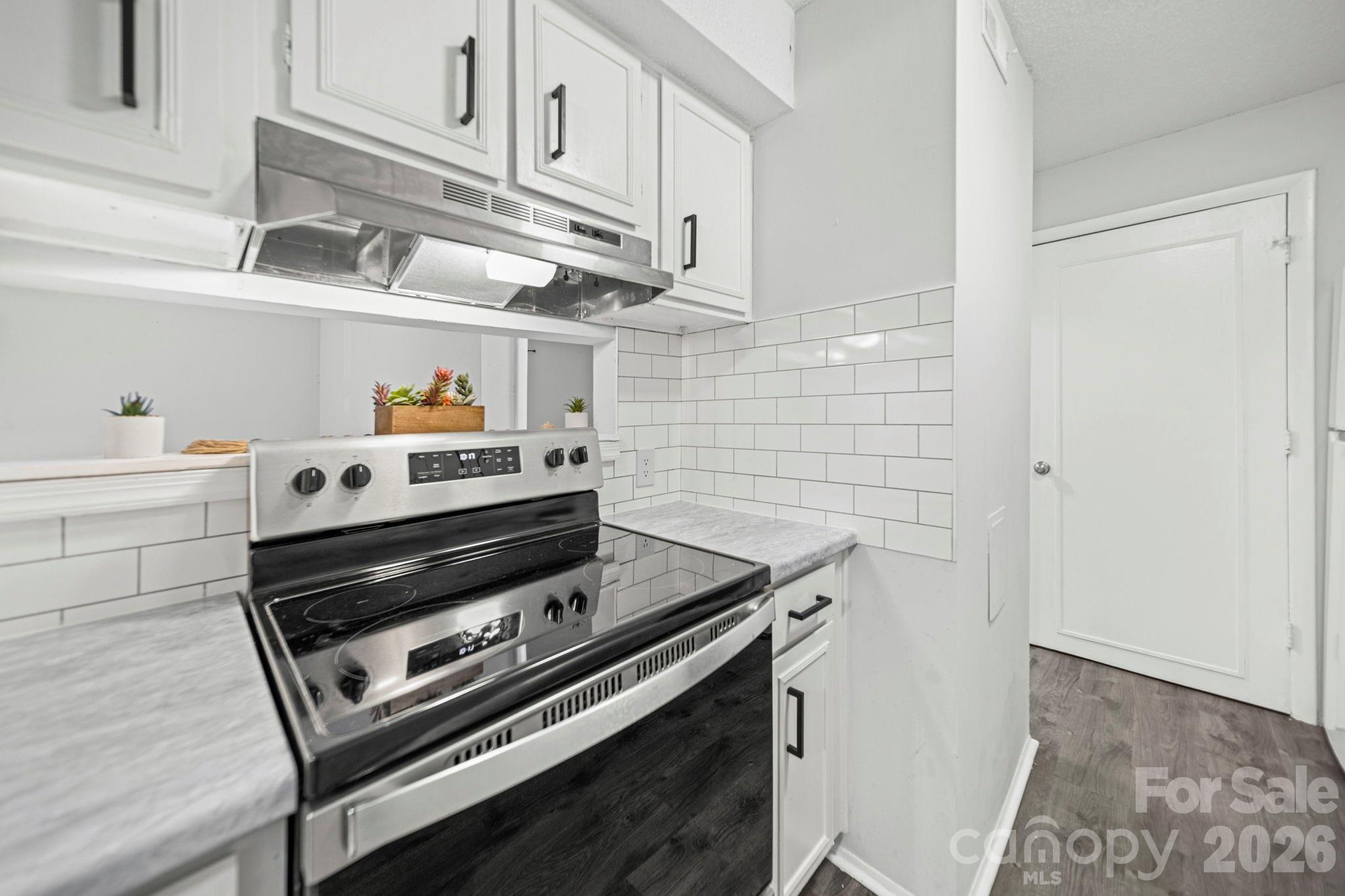 5026 Sardis Road Charlotte, NC 28270 - Photo 3 of 21