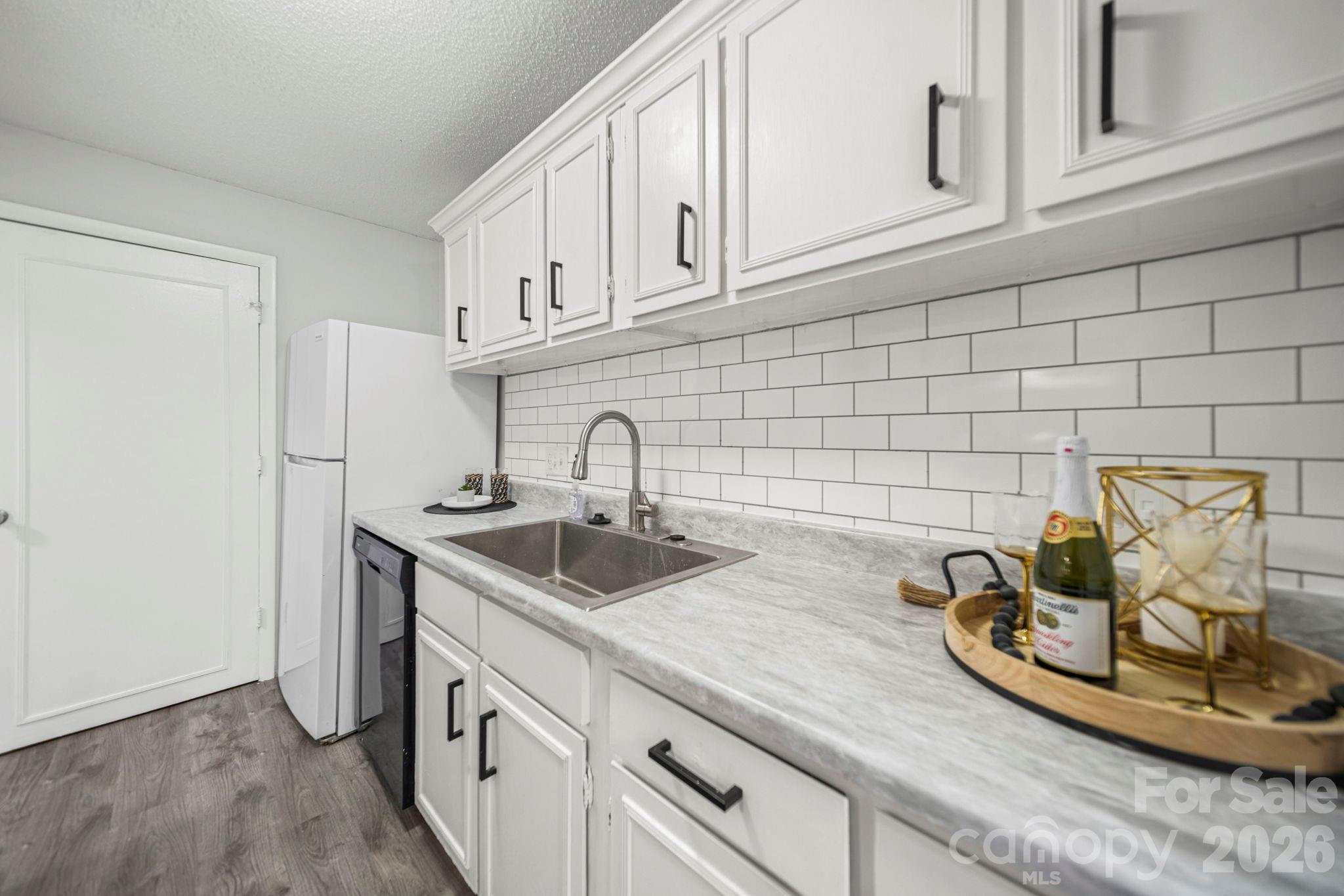 5026 Sardis Road Charlotte, NC 28270 - Photo 4 of 21