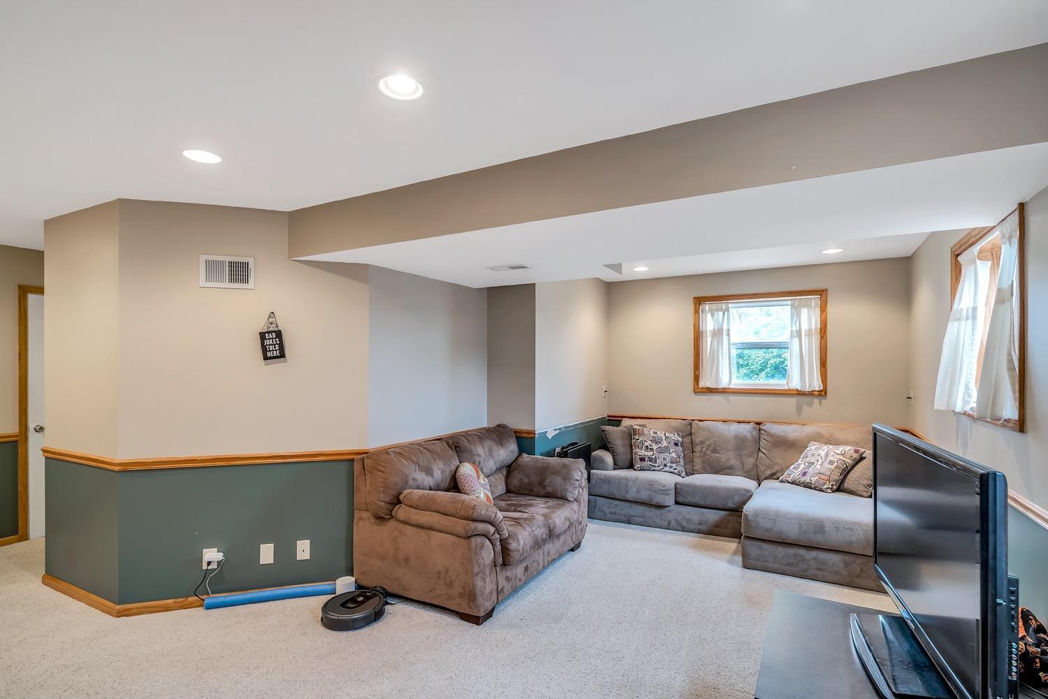 5947 Lawrence Road Cincinnati, OH 45248 - Photo 37 of 49