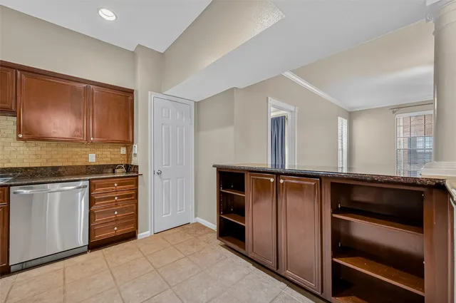 $189,000 | 2255 Braeswood Park Drive, Unit 331, Houston, TX 77030