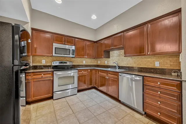 $189,000 | 2255 Braeswood Park Drive, Unit 331, Houston, TX 77030