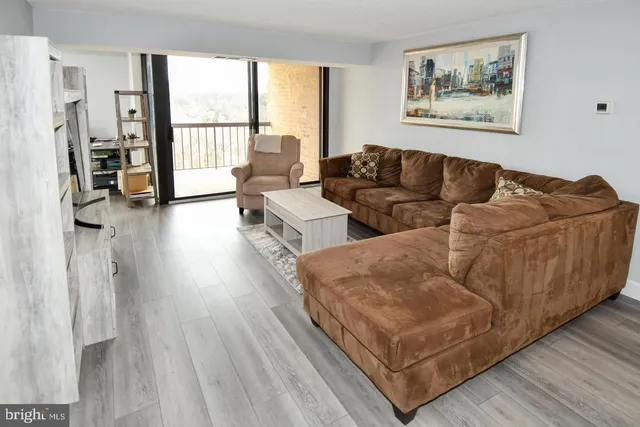 $2,700 | 4500 South Four Mile Run Drive, Unit 1218, Arlington, VA 22204