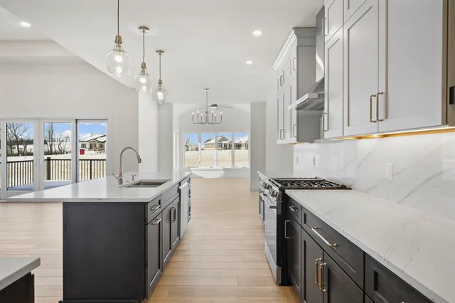 $799,900 | 850 Capitol Drive, Dane, WI 53529