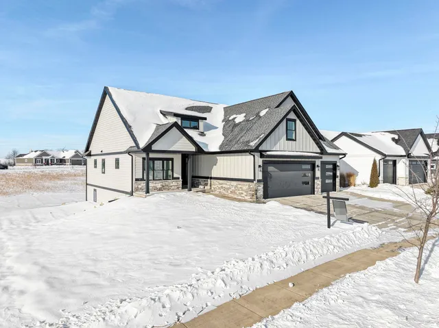 $799,900 | 850 Capitol Drive, Dane, WI 53529