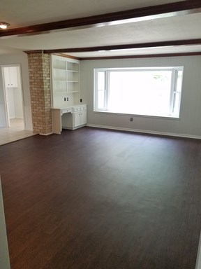 12314 Rincon Drive Houston, TX 77077 - Photo 8 of 36 Open living area with built in storage and desk.