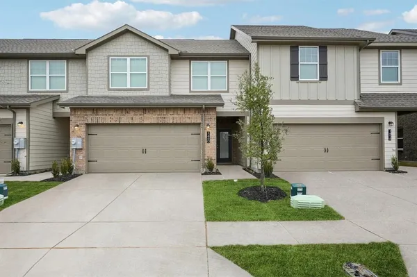 a view of a back yard of the house