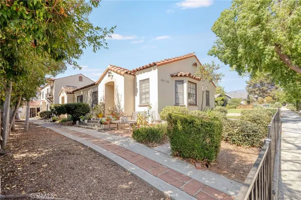 $2,595 | 1375 North Mentor Avenue, Pasadena, CA 91104