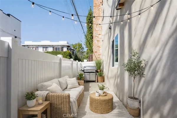 $2,595 | 1375 North Mentor Avenue, Pasadena, CA 91104