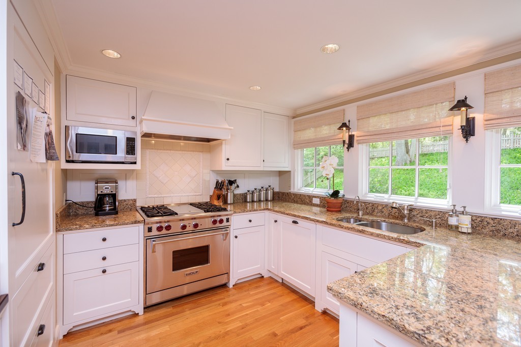 9 Thackeray Road Wellesley, MA 02481 - Photo 10 of 25