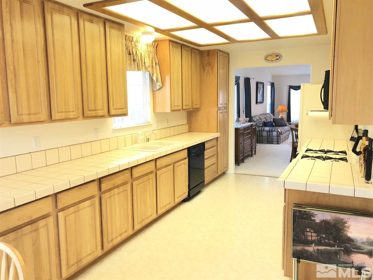 995 Rook Way Sparks, NV 89441 - Photo 5 of 25 Photo 5