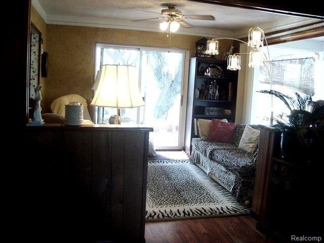 Den w/doorwall to front porch!