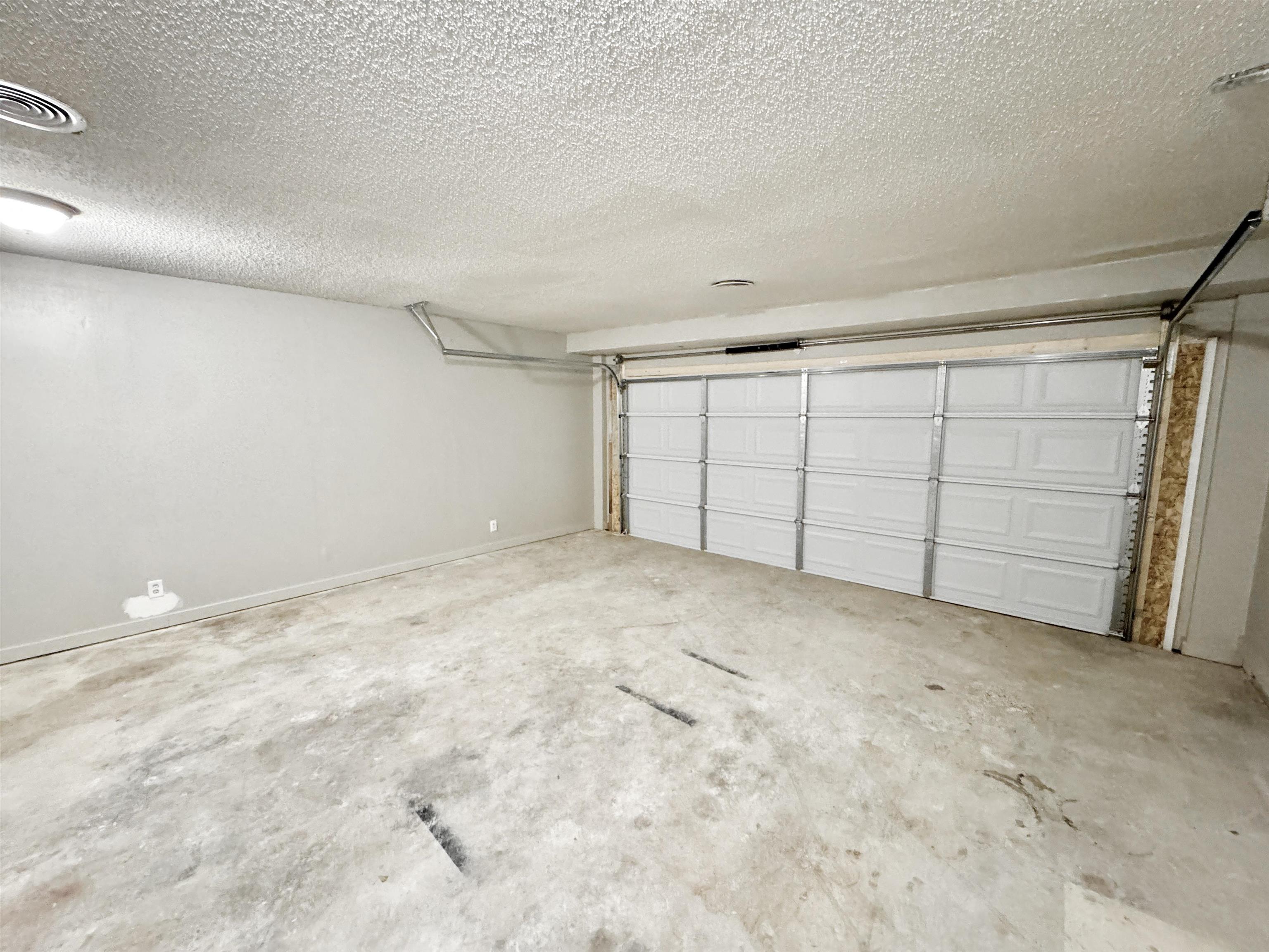 3836 Birchleaf Road Memphis, TN 38116 - Photo 37 of 40 View of garage