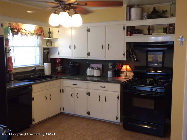 5013 Leigh Avenue Amarillo, TX 79110 - Photo 7 of 18 Kitchen