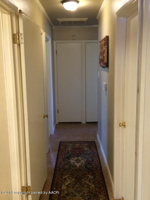 5013 Leigh Avenue Amarillo, TX 79110 - Photo 9 of 18 Hallway
