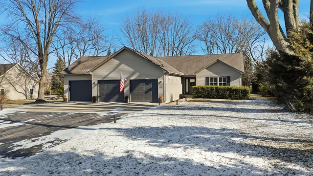 $295,000 | 2006 Ave D, Sterling, IL 61081