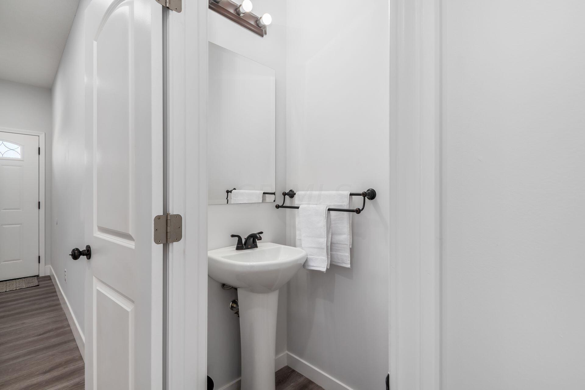 3299 Fontaine Road Columbus, OH 43232 - Photo 11 of 57 011_76419e51_g fontaine rd-12