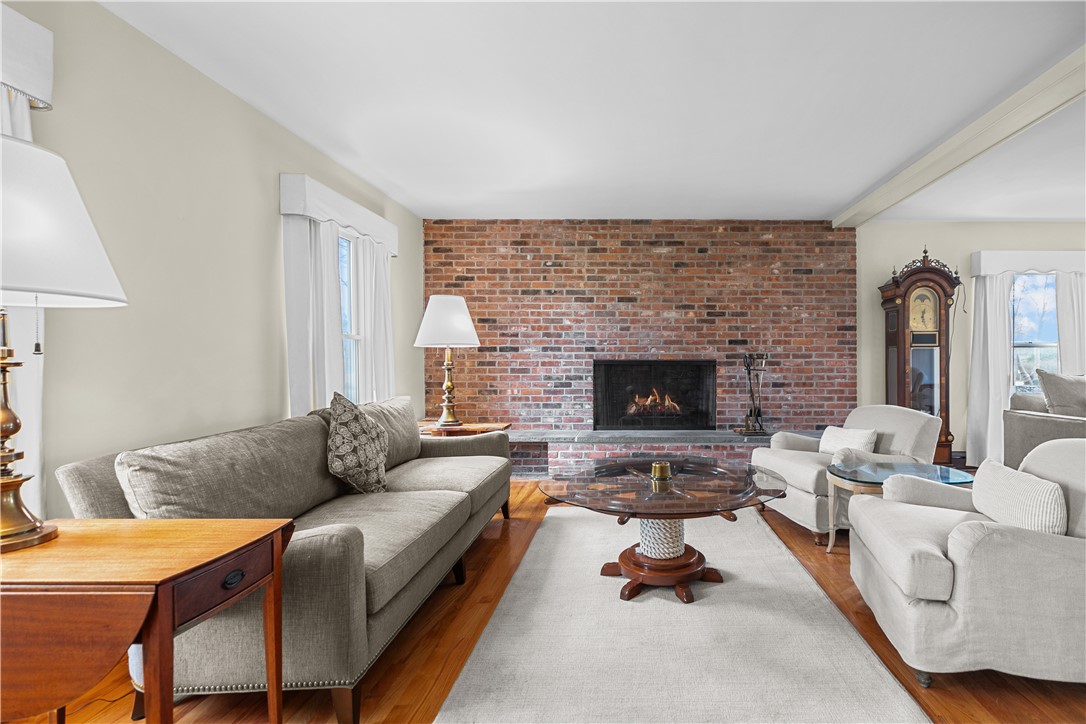 155 Taylor Road Portsmouth, RI 02871 - Photo 4 of 27